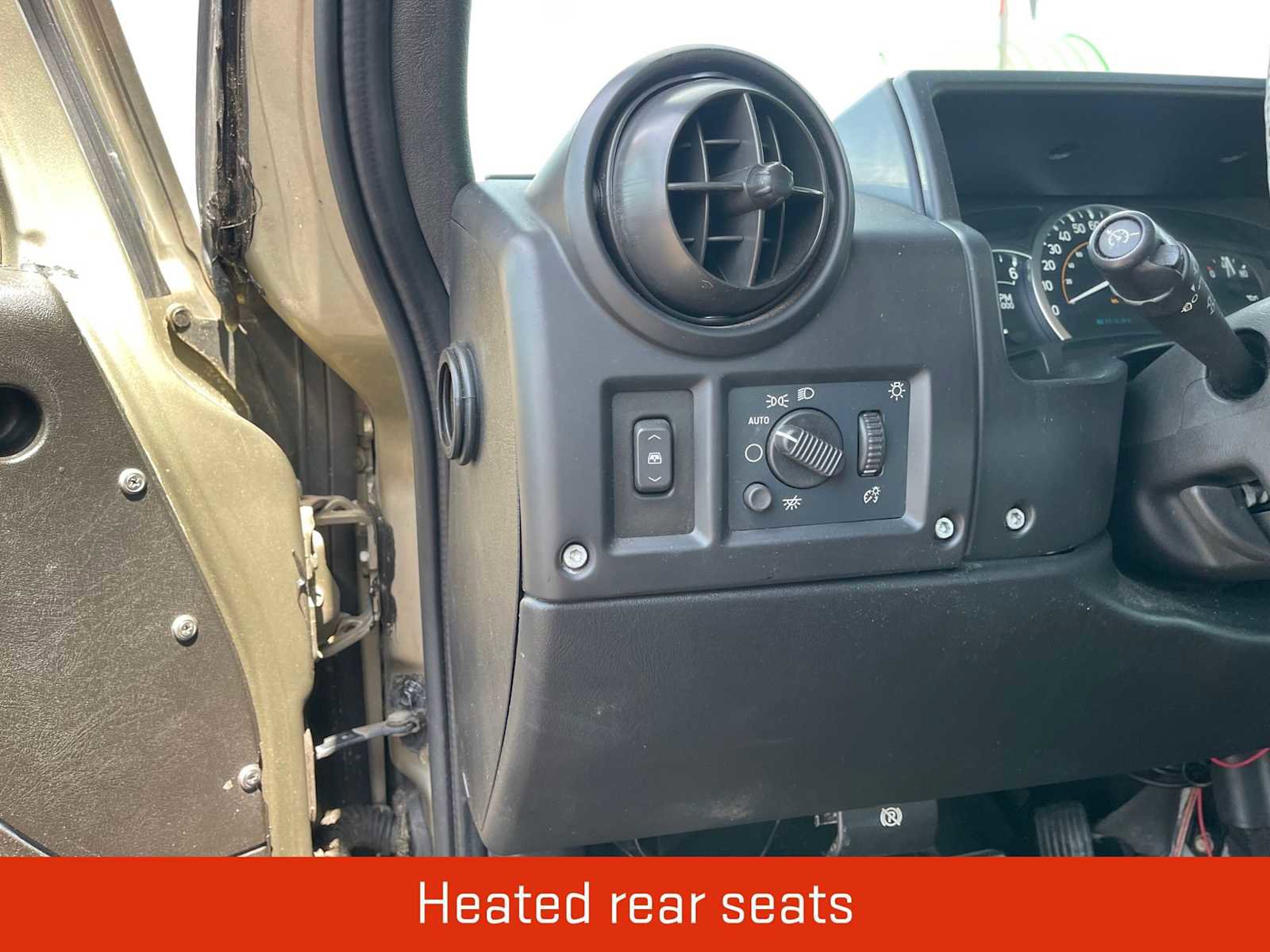 Used 2005 HUMMER H2 SUT w/ Preferred Equipment Group AWD/4WD image 12