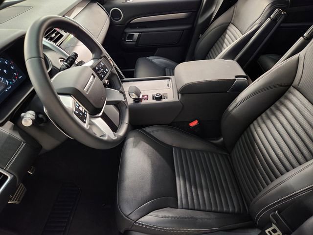 Used 2025 Land Rover Discovery Dynamic SE image 12
