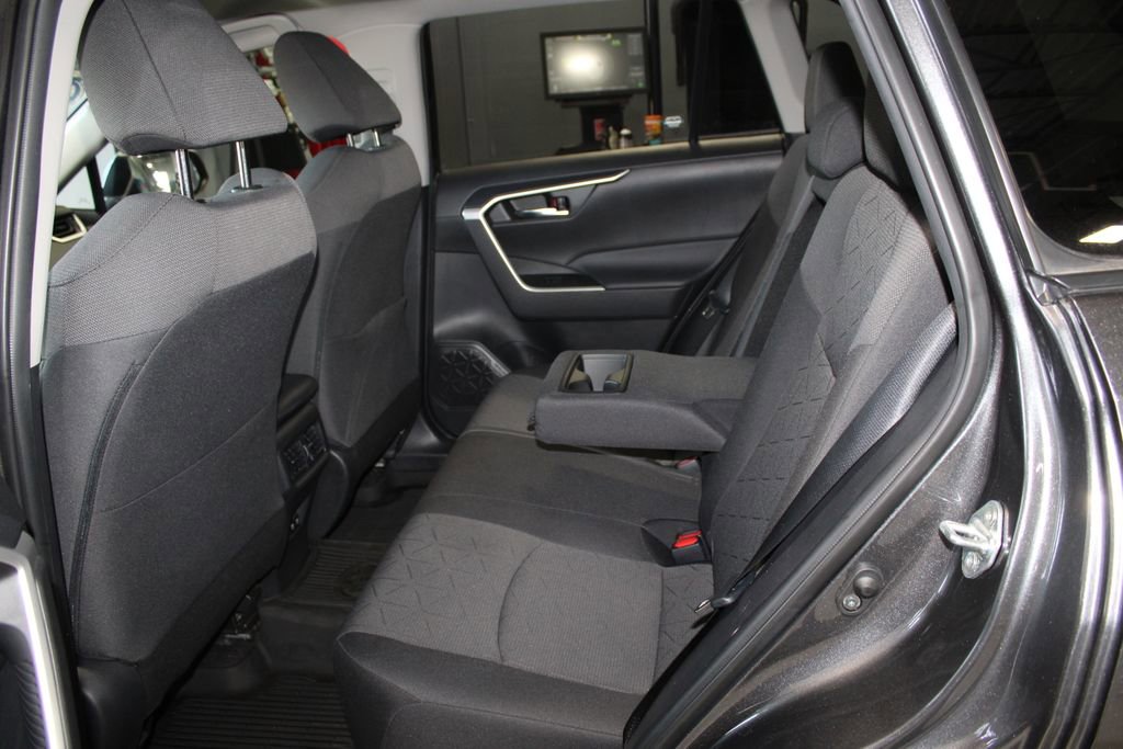Used 2021 Toyota RAV4 XLE image 17