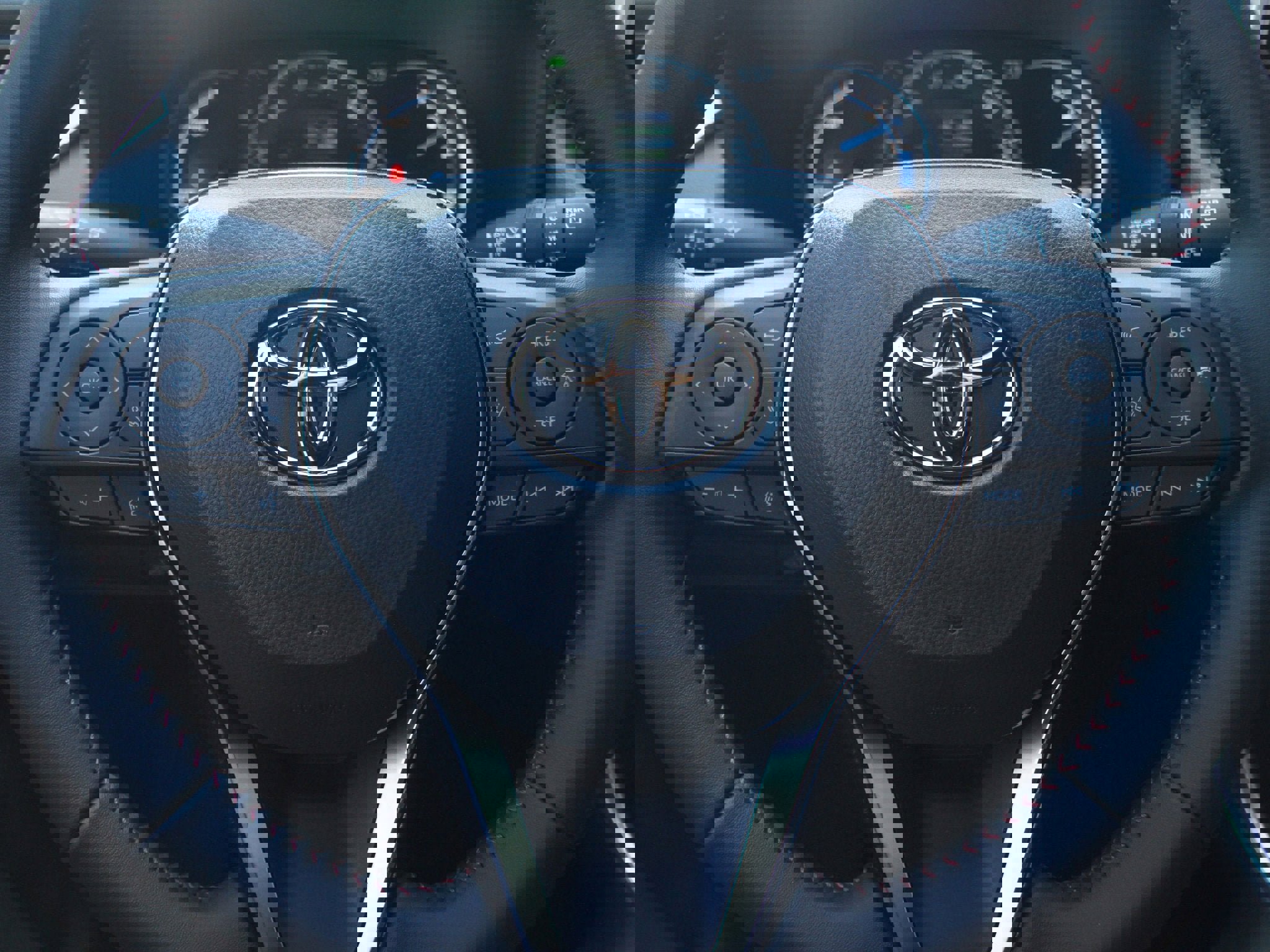 Used 2025 Toyota RAV4 SE image 7