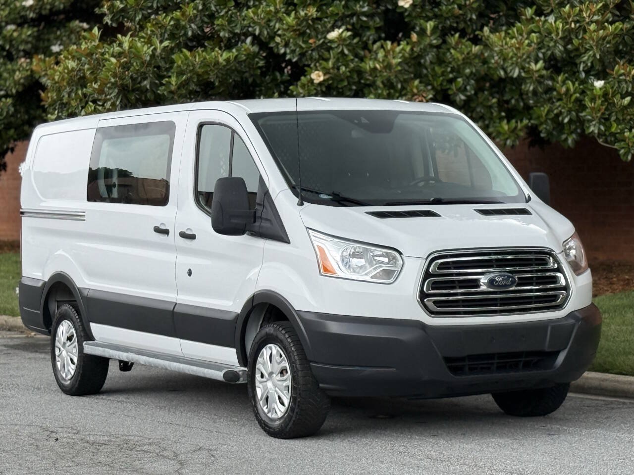 Used 2018 Ford Transit 250 130 Low Roof w/ Exterior Upgrade Package RWD image 3