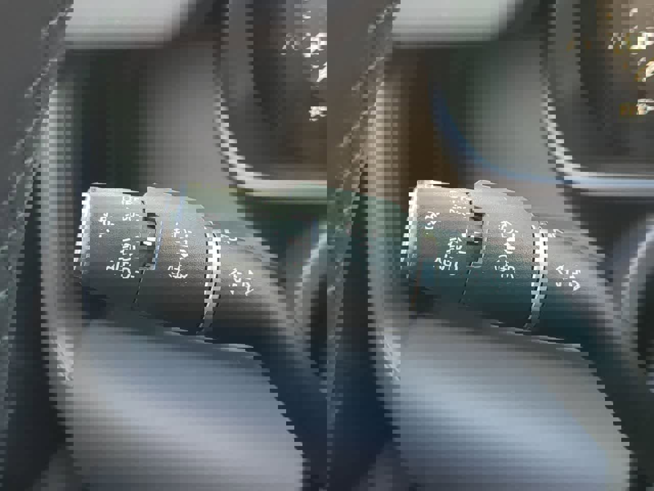 Used 2024 Land Rover Defender 130 X-Dynamic SE image 26