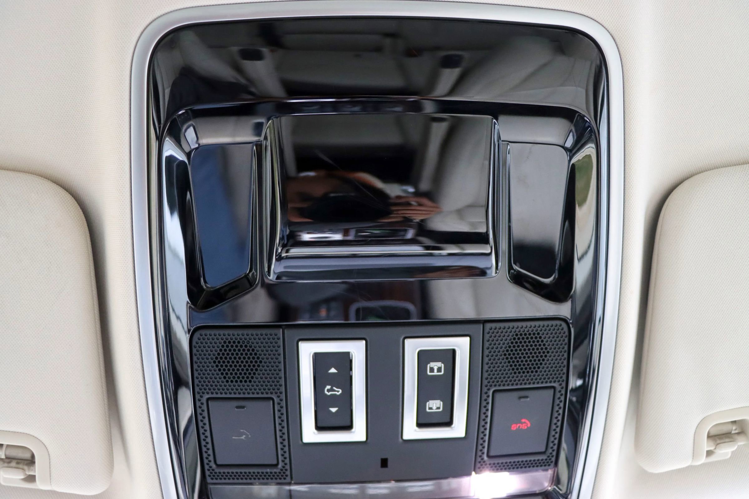 Used 2017 Land Rover Range Rover HSE image 39