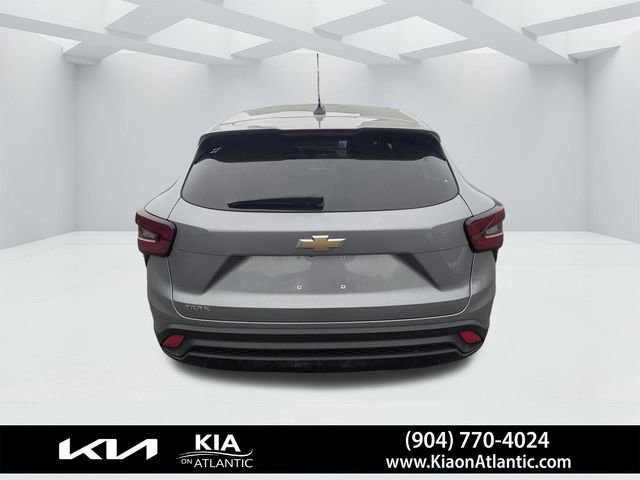 Used 2024 Chevrolet Trax LS w/ Driver Confidence Package FWD image 4