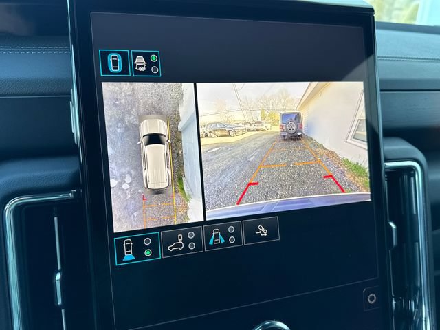 Used 2025 GMC Yukon Denali AWD/4WD image 34
