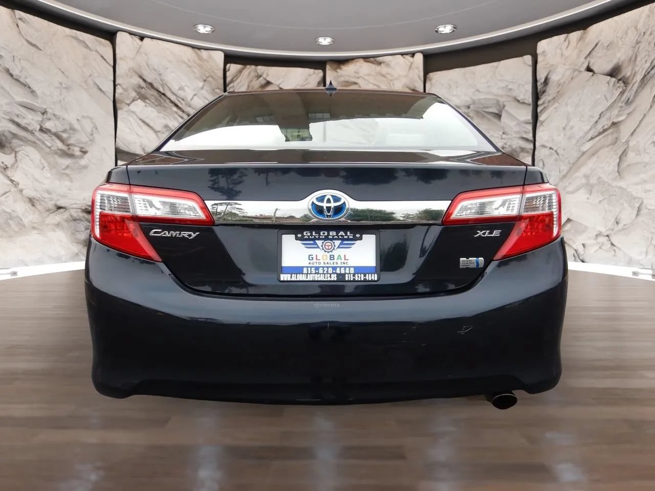 Used 2012 Toyota Camry XLE w/ Leather Pkg FWD image 7