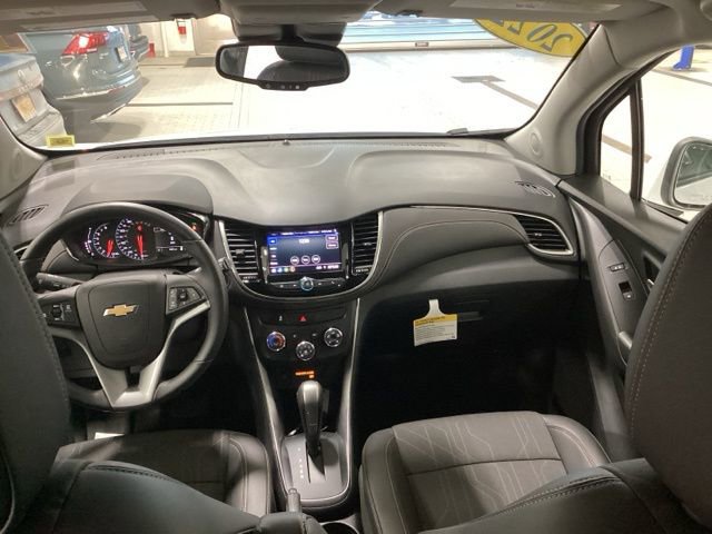 Used 2022 Chevrolet Trax LT w/ LT Convenience Package image 6