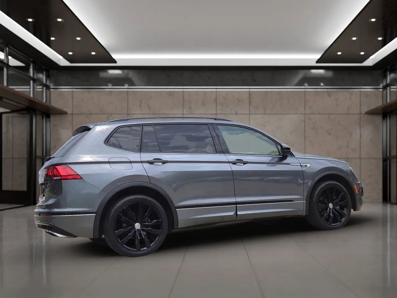 Used 2021 Volkswagen Tiguan SE R-Line FWD image 5