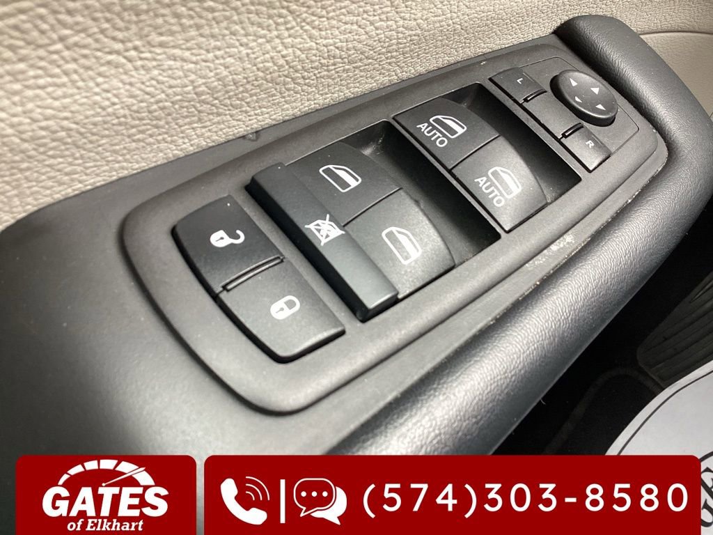 Used 2023 Chrysler Pacifica Touring-L FWD image 26