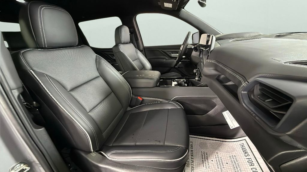 Certified 2025 Chevrolet Silverado EV LT image 34