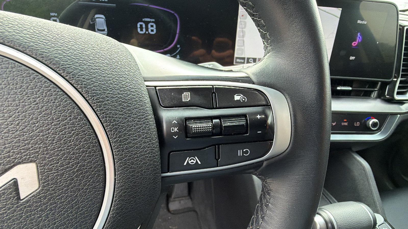 Used 2025 Kia Sportage EX w/ Premium Package FWD image 29