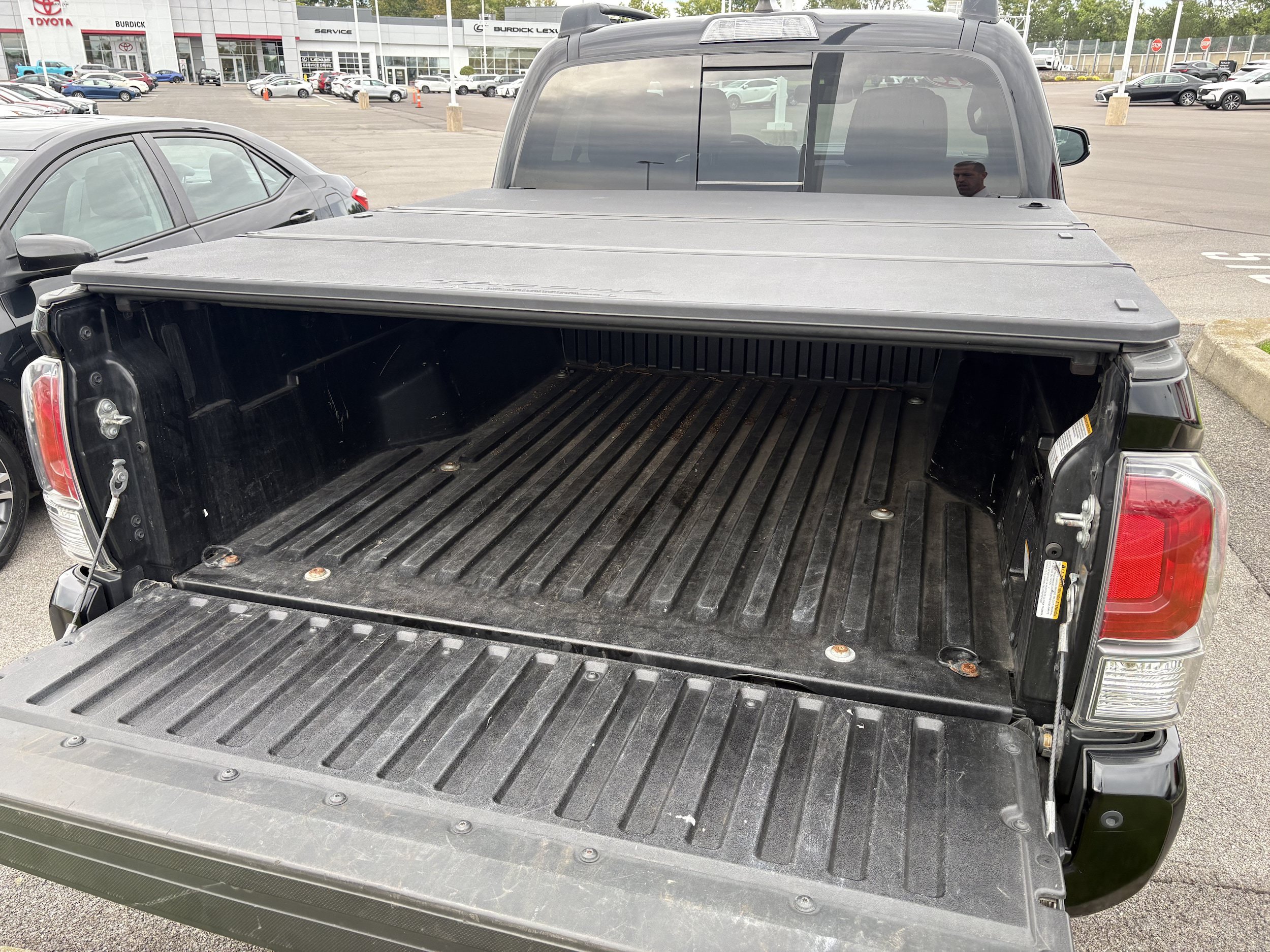 Used 2022 Toyota Tacoma TRD Sport w/ TRD Premium Sport Package AWD/4WD image 8