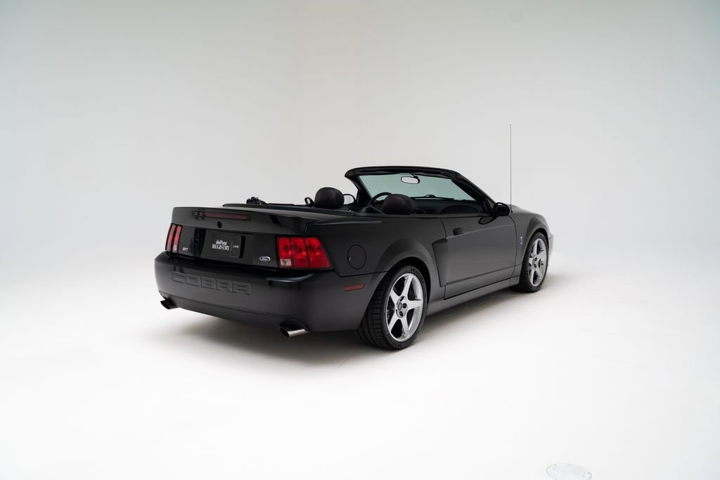 Used 2004 Ford Mustang Cobra RWD image 3
