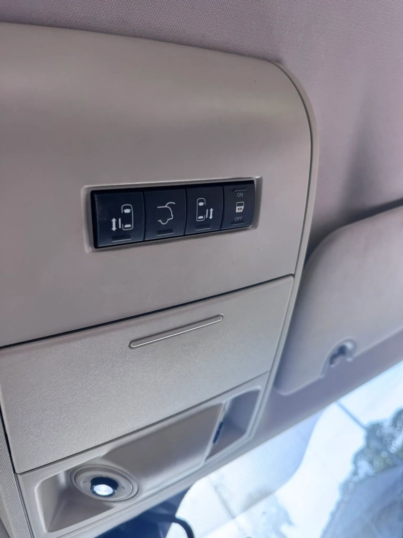 Used 2015 Chrysler Town & Country Limited FWD image 24