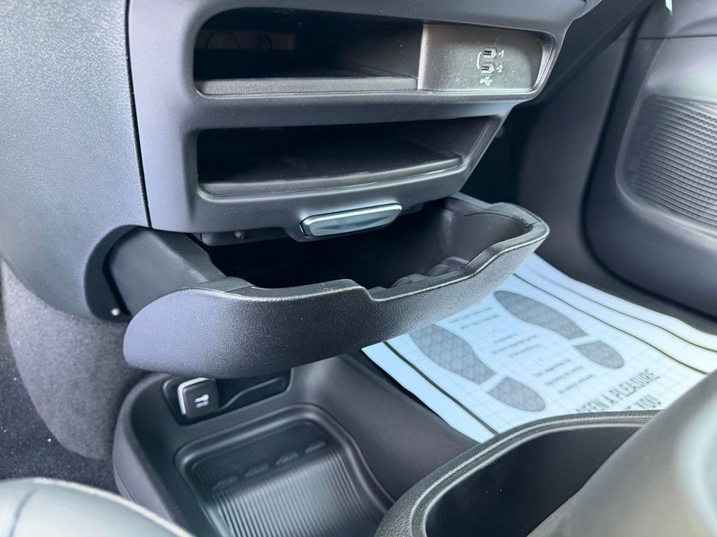 New 2026 Chrysler Pacifica Select FWD image 25