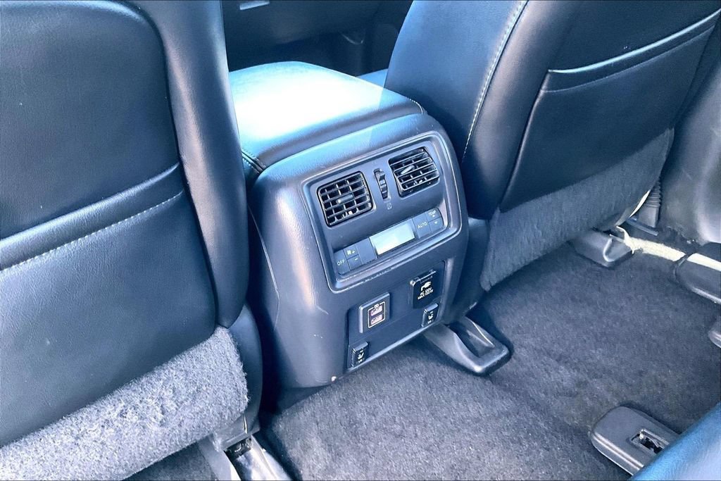 Used 2018 Nissan Pathfinder SL w/ Midnight Edition Package AWD/4WD image 10
