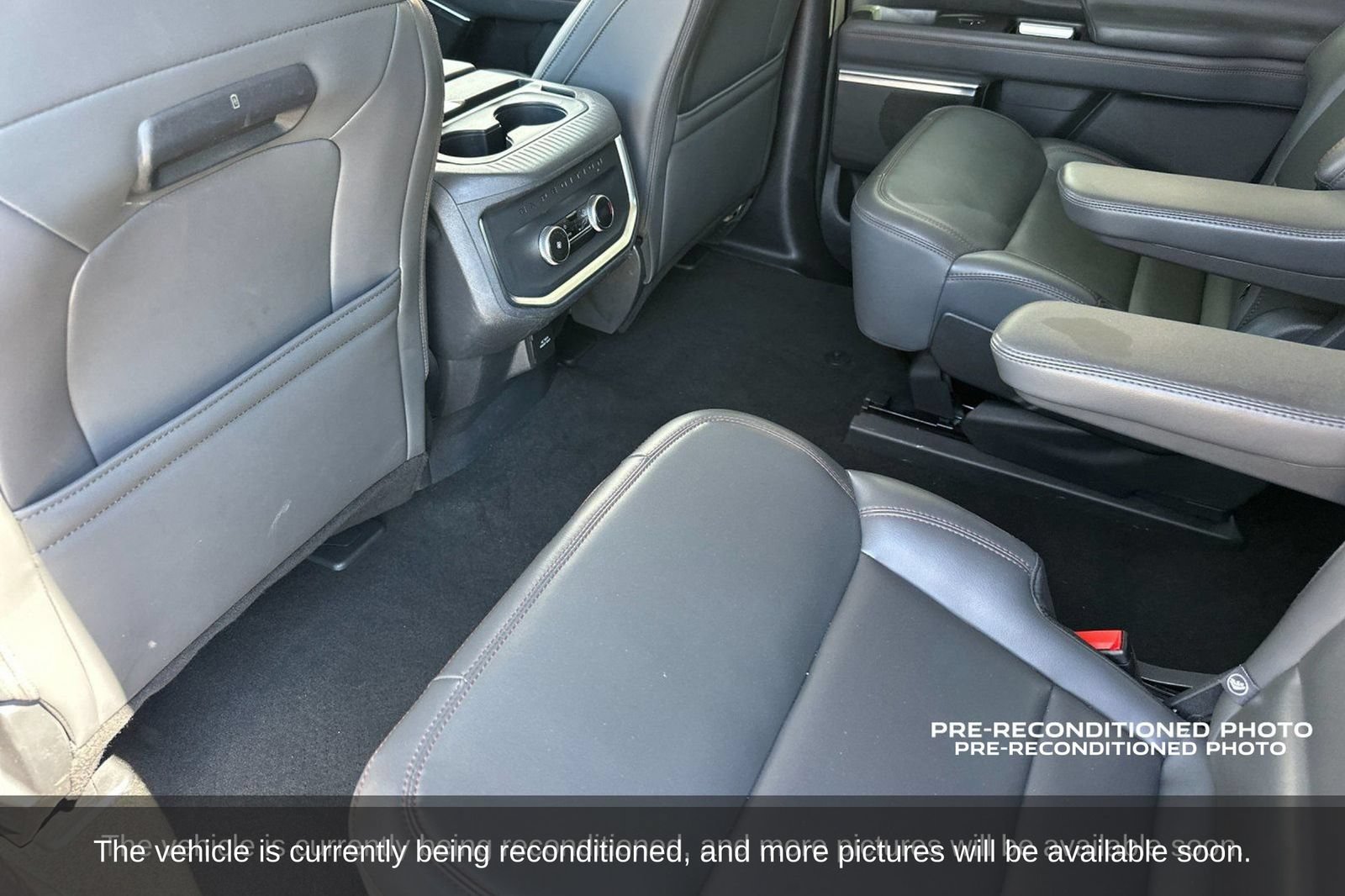 Used 2025 Ford Expedition Active AWD/4WD image 15