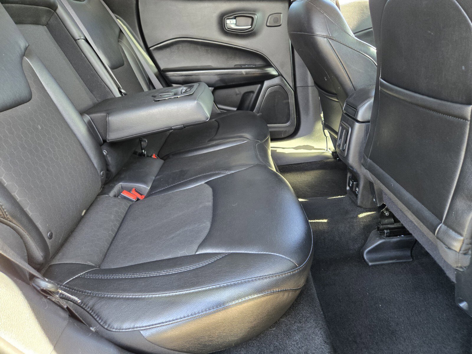 Used 2018 Jeep Compass Altitude w/ Popular Equipment Group image 14