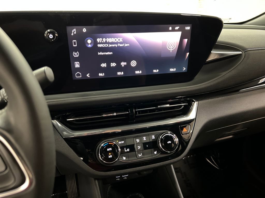 Used 2024 Buick Envista Sport Touring w/ Convenience I Package FWD image 19