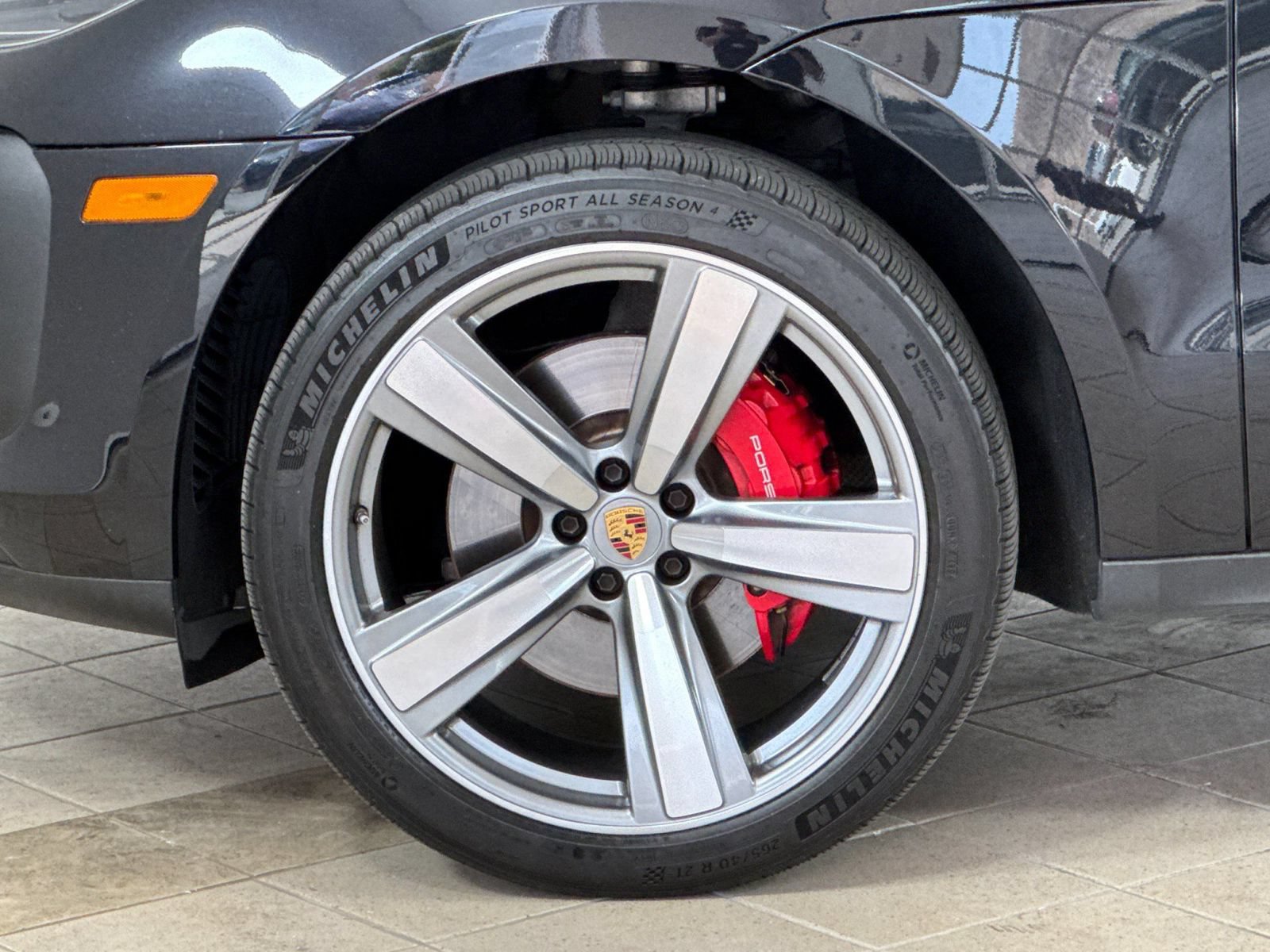 Certified 2024 Porsche Macan S AWD/4WD image 27