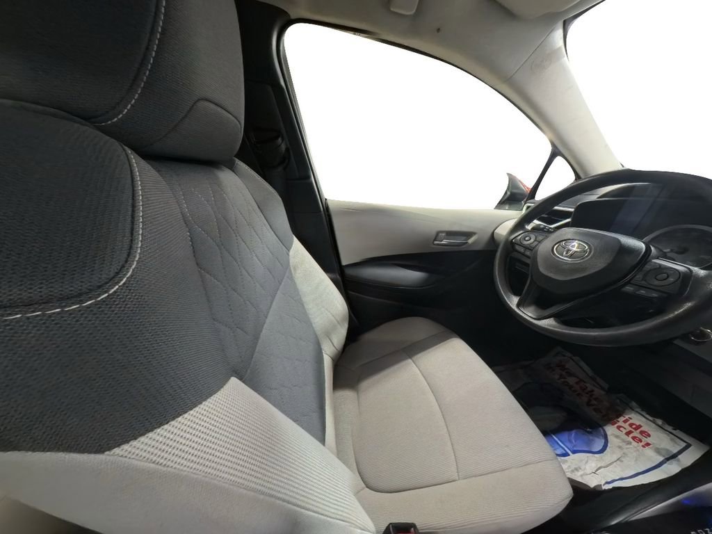 Used 2021 Toyota Corolla LE image 25
