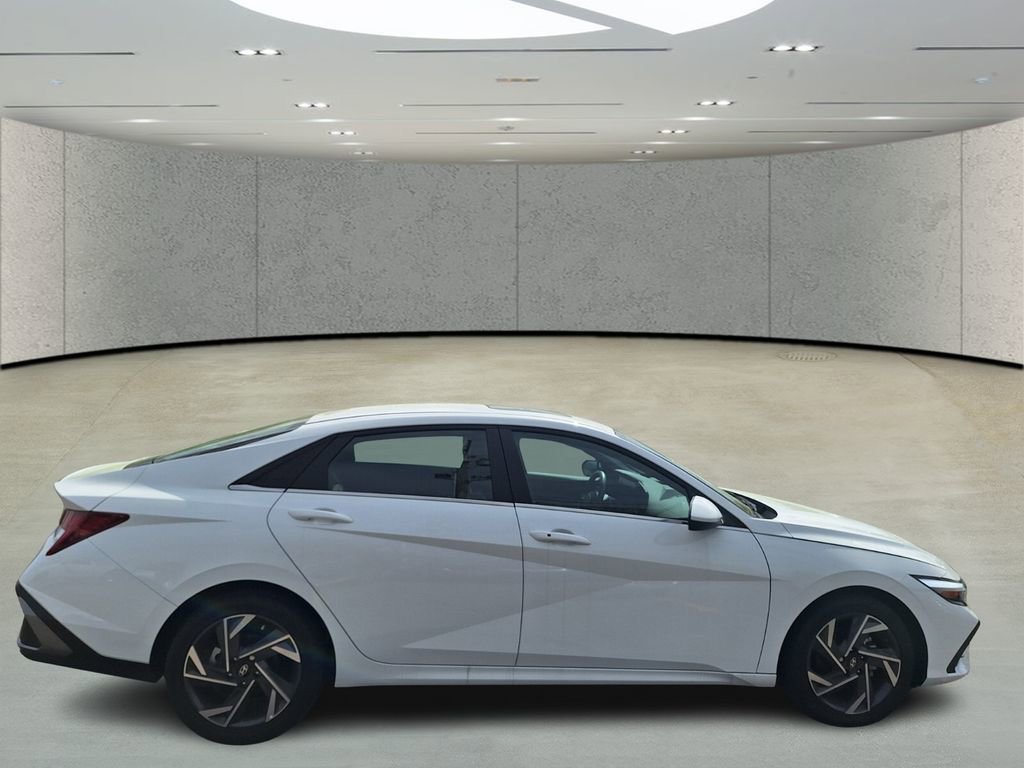 Used 2025 Hyundai Elantra SEL image 6
