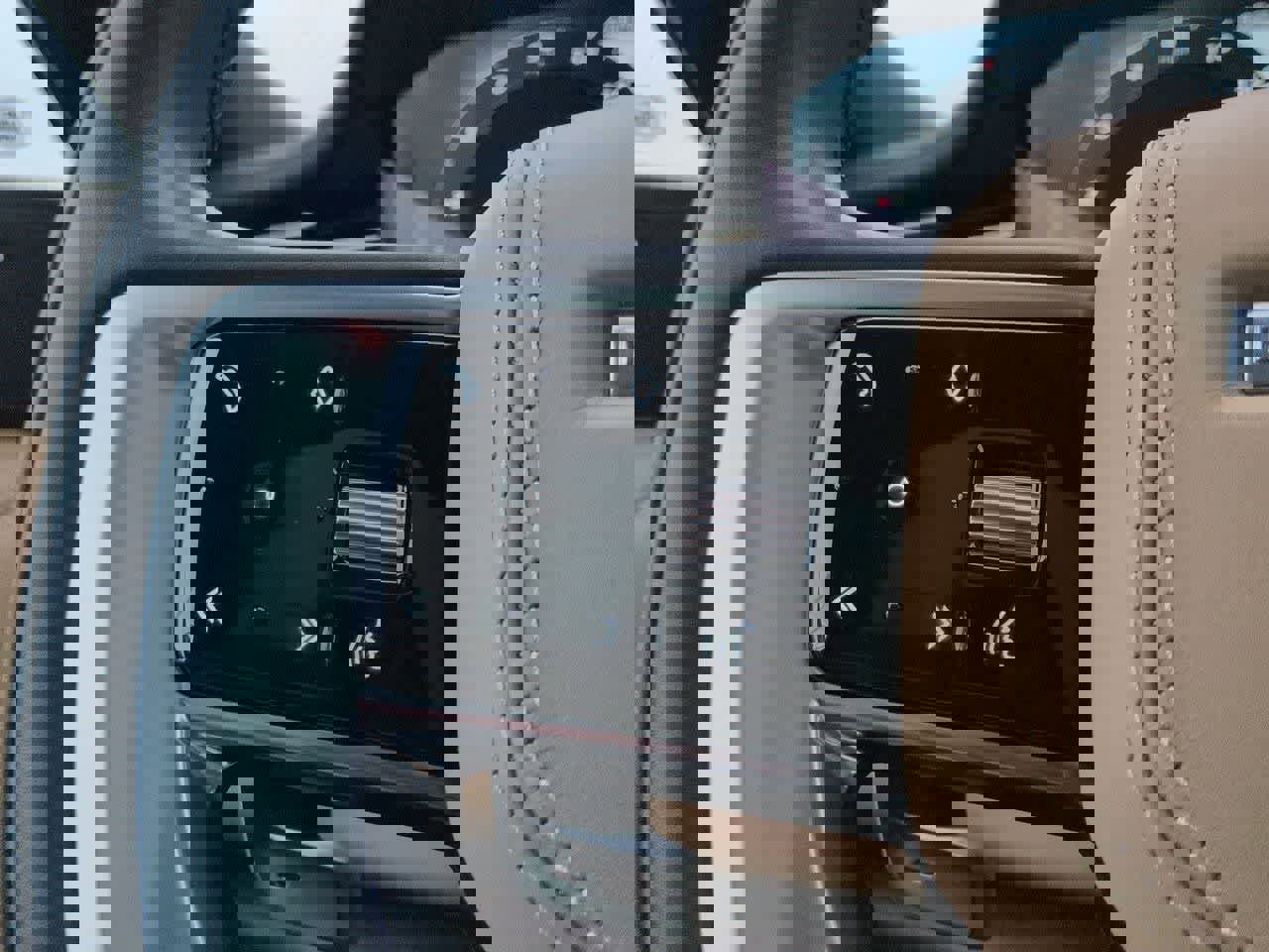 Used 2023 Land Rover Range Rover SE image 25