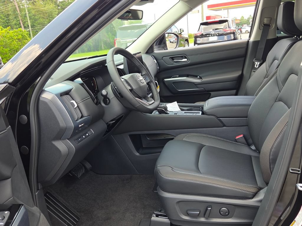 New 2026 Nissan Pathfinder SL FWD image 3