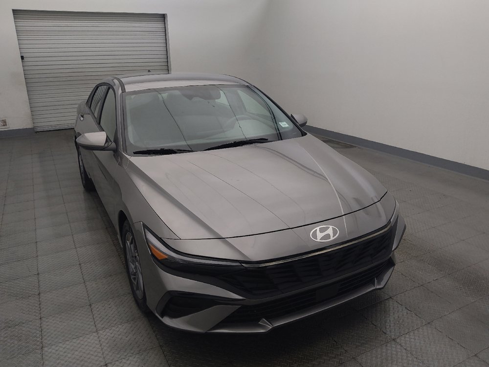 Used 2025 Hyundai Elantra Hybrid FWD image 14