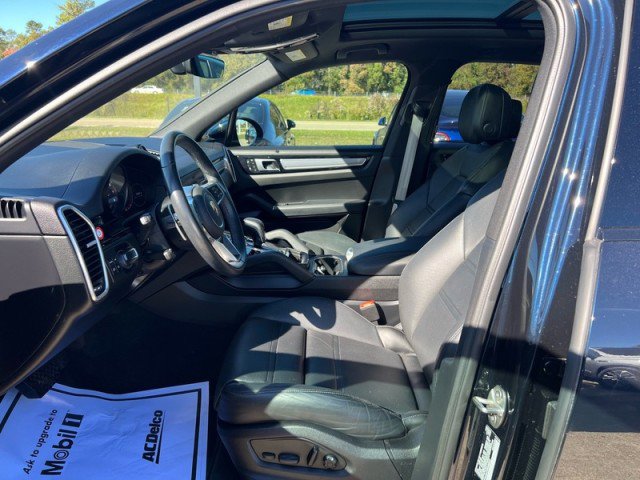 Used 2023 Porsche Cayenne image 23