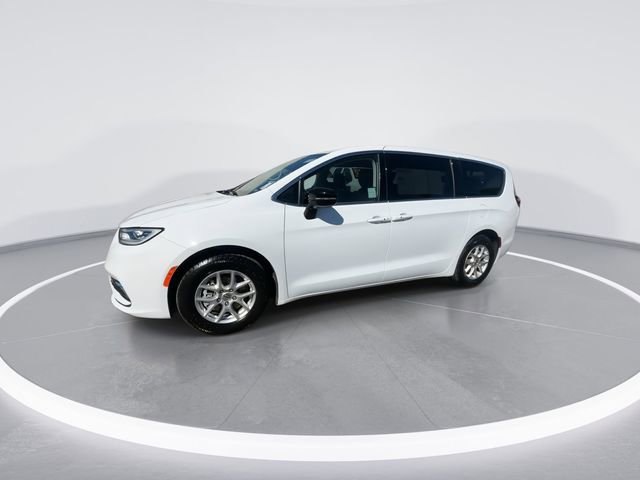 Certified 2024 Chrysler Pacifica Touring-L image 4