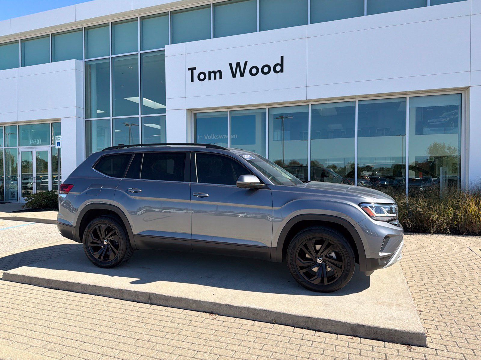 Certified 2023 Volkswagen Atlas SE w/ Black Wheel Package