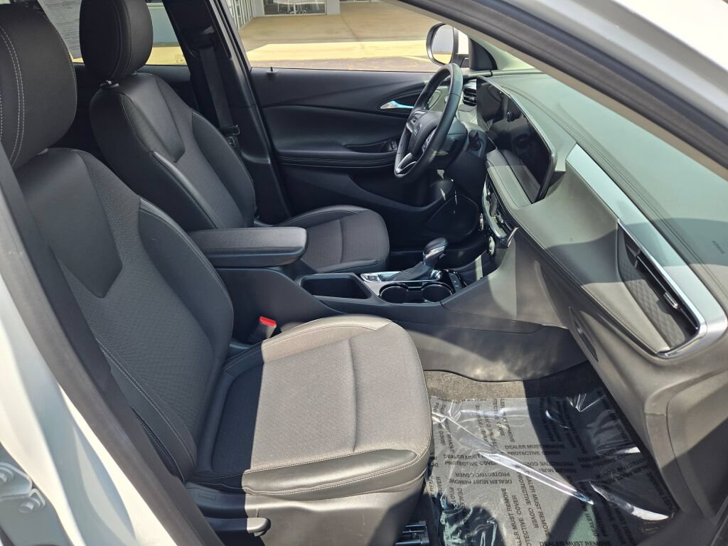 Certified 2025 Buick Encore GX Preferred FWD image 7
