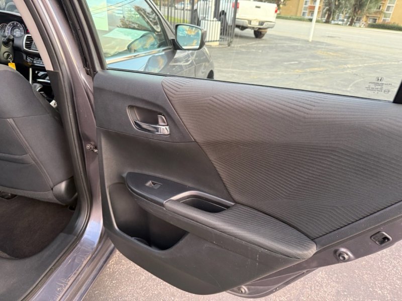 Used 2017 Honda Accord LX image 19