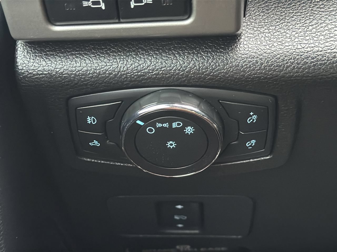 Used 2022 Ford F250 Lariat w/ Tremor Off-Road Package AWD/4WD image 27