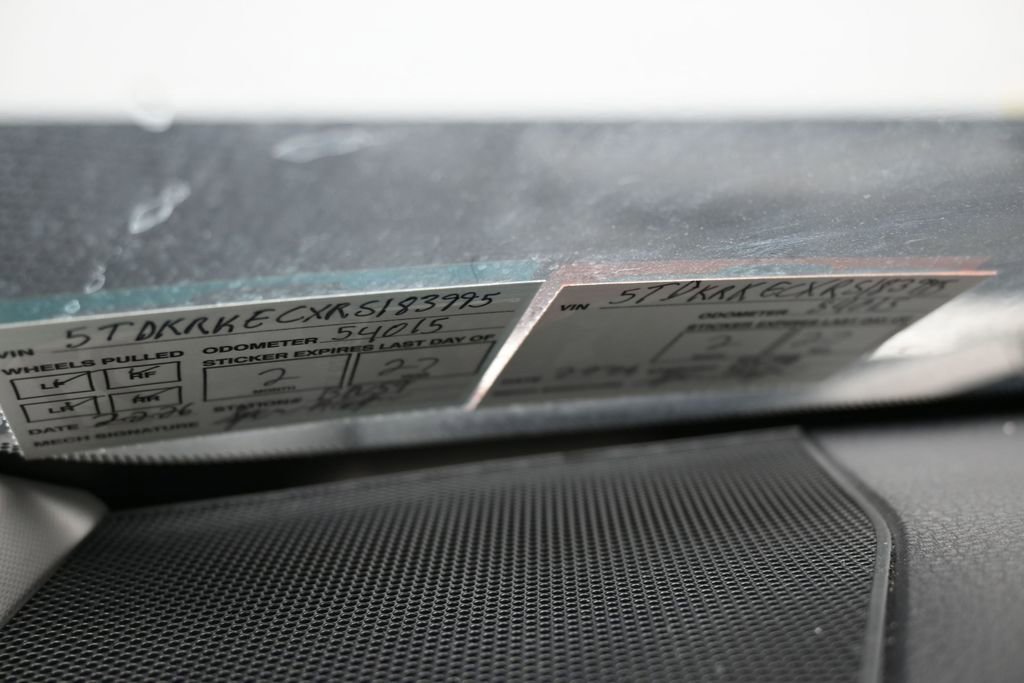 Used 2024 Toyota Sienna LE image 9