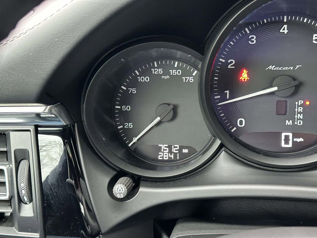 Certified 2025 Porsche Macan Turbo image 21