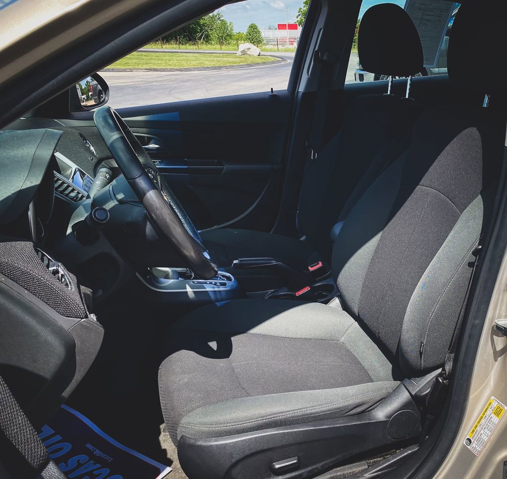 Used 2011 Chevrolet Cruze LT FWD image 15