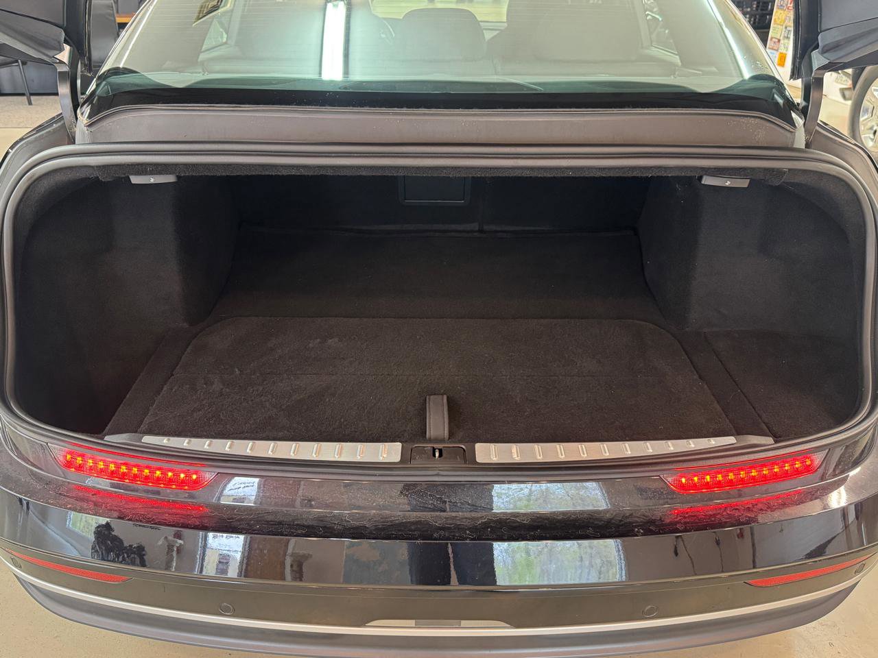 Used 2023 Lucid Air Touring AWD/4WD image 18