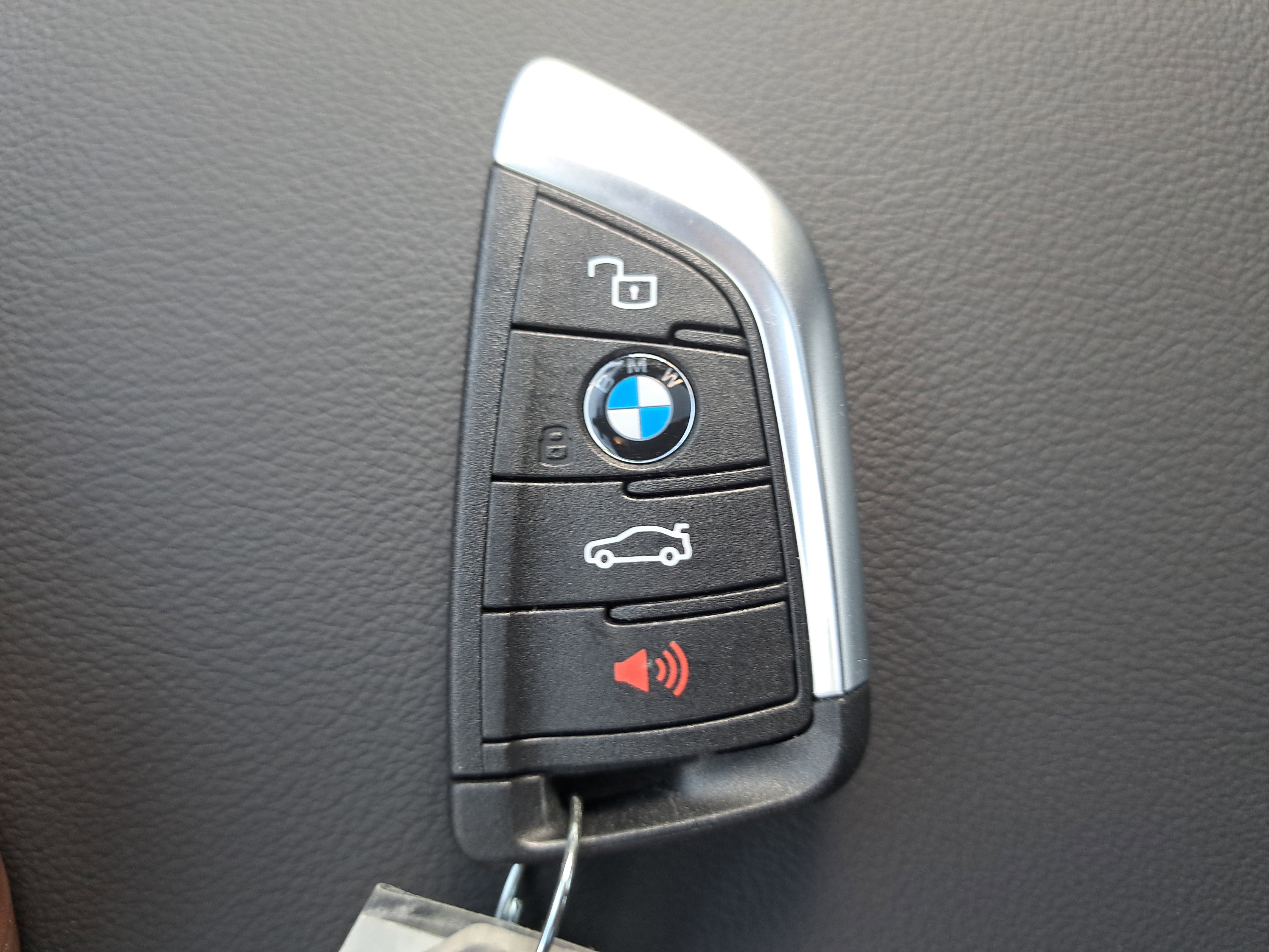 New 2026 BMW 330i xDrive Sedan w/ Premium Package AWD/4WD image 36