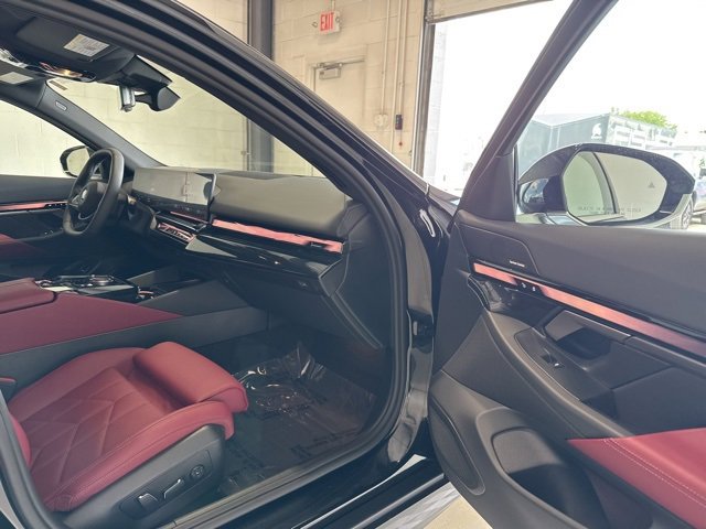 Used 2025 BMW i5 xDrive40 w/ Premium Package image 52