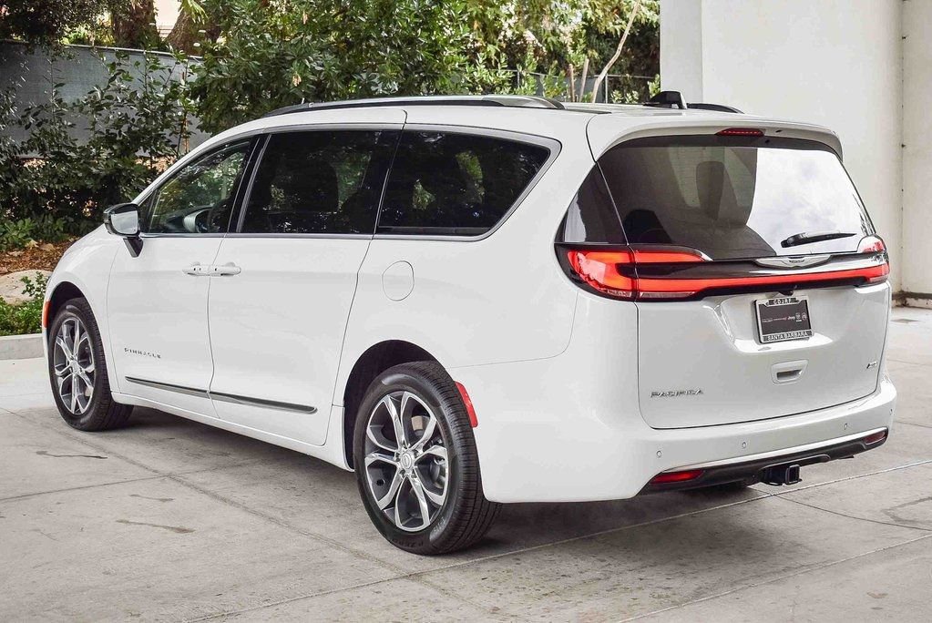 New 2026 Chrysler Pacifica Pinnacle w/ Trailer Tow Group image 4