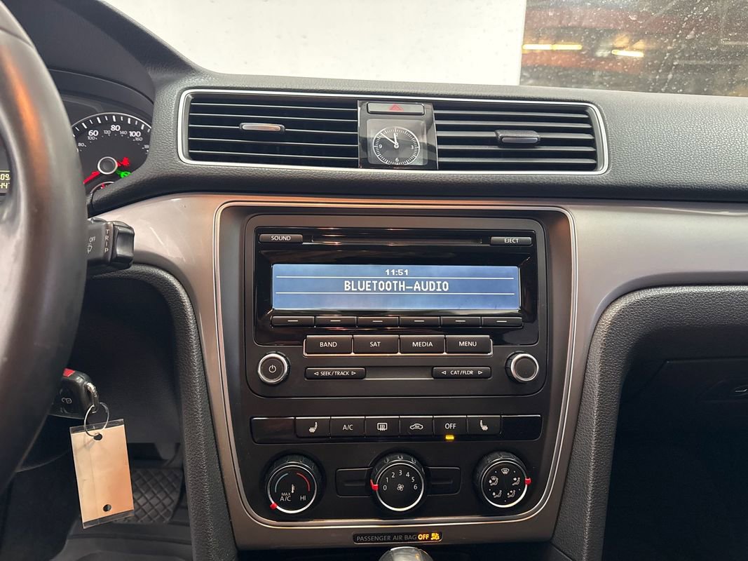 Used 2014 Volkswagen Passat 1.8T Wolfsburg Edition image 15