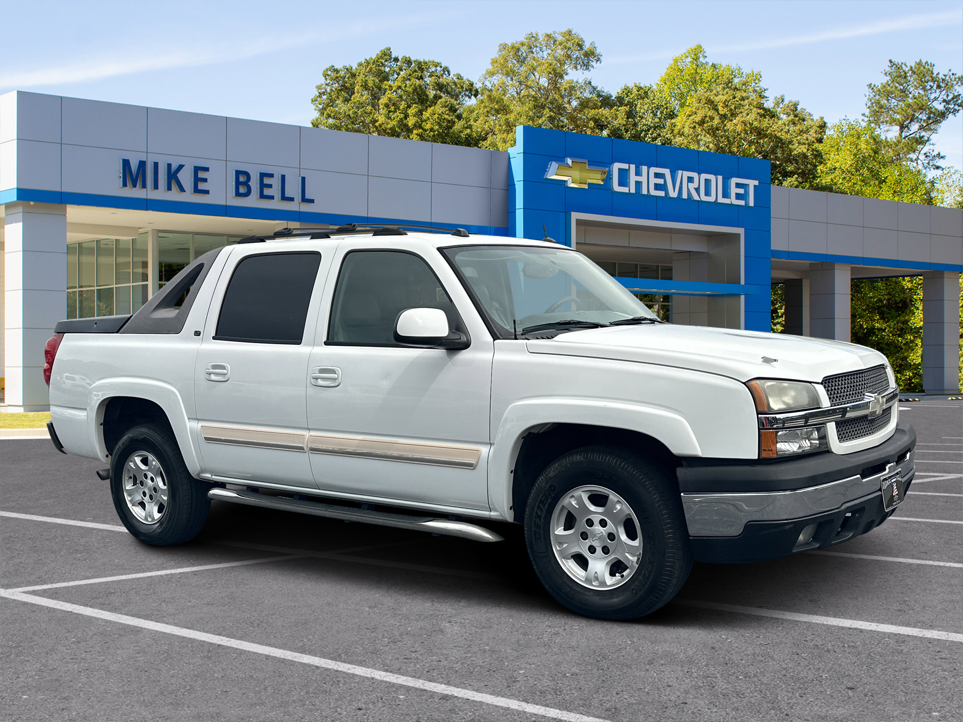 Used 2005 Chevrolet Avalanche Z66 w/ Sun And Sound Package RWD image 1
