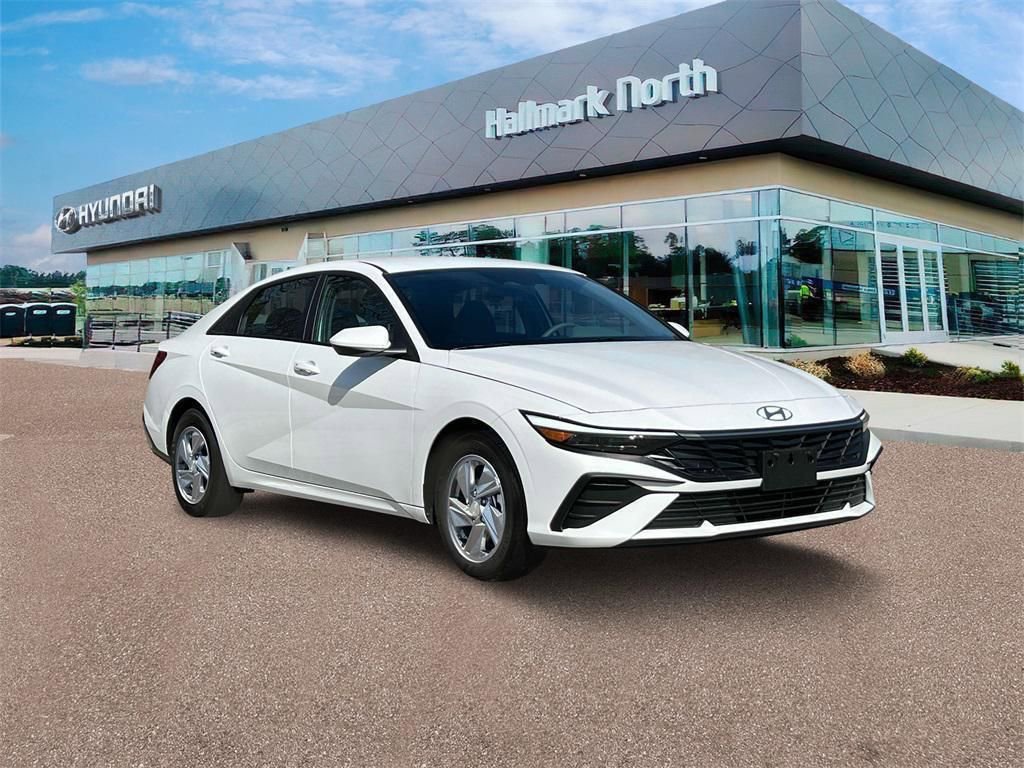 Used 2025 Hyundai Elantra SE w/ Cargo Package FWD image 11