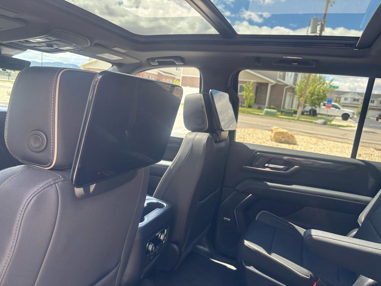 Used 2025 GMC Yukon XL Elevation w/ Elevation Premium Package image 10