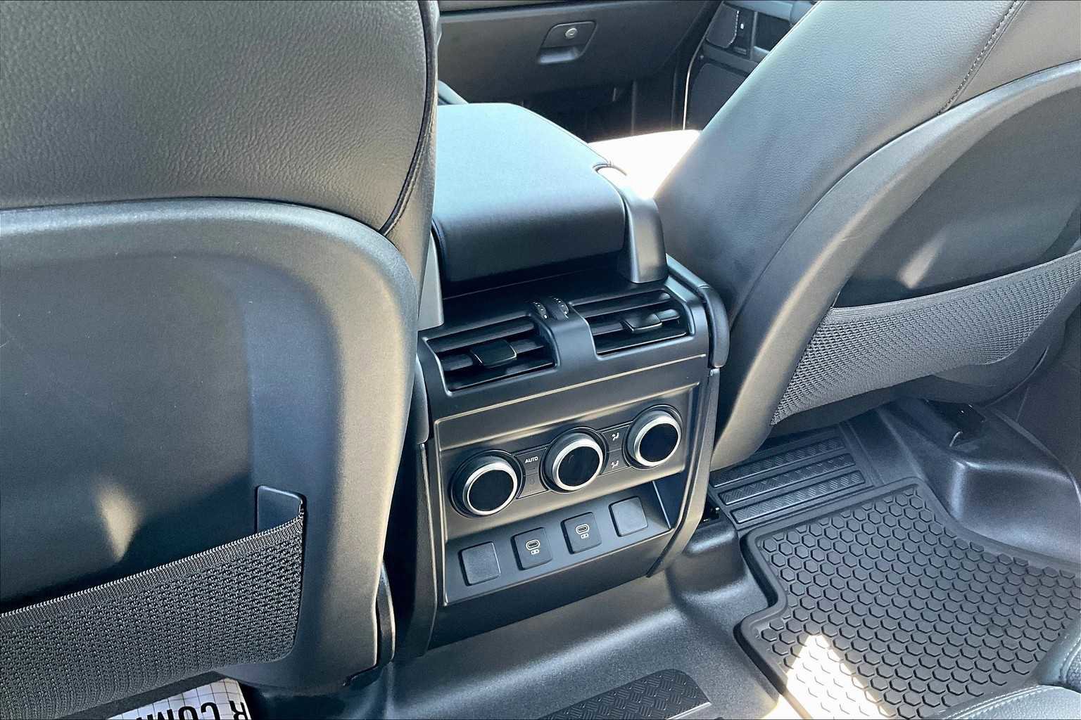 Used 2024 Land Rover Defender 110 X-Dynamic SE image 37