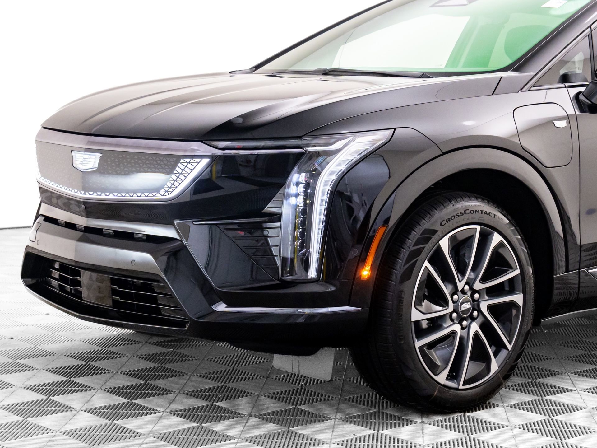 New 2026 Cadillac Optiq Sport 1 w/ LPO, Floor Liner Package AWD/4WD image 39