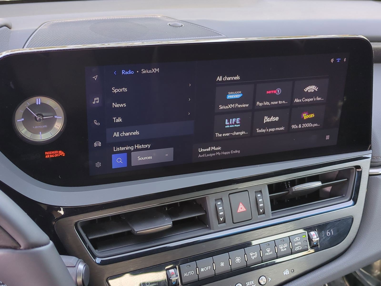 Used 2024 Lexus ES 300h w/ Technology Package image 23