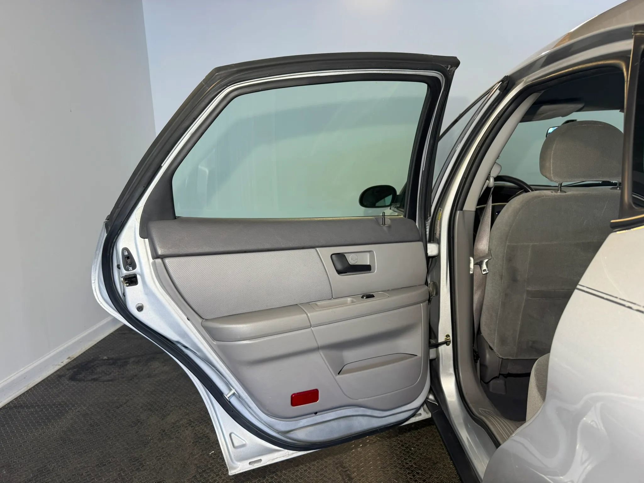 Used 2007 Ford Taurus SE FWD image 18